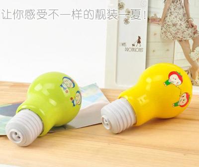創(chuàng)尚燈泡迷你小風(fēng)扇 禮品市場新寵，夏日清涼與創(chuàng)意的完美融合